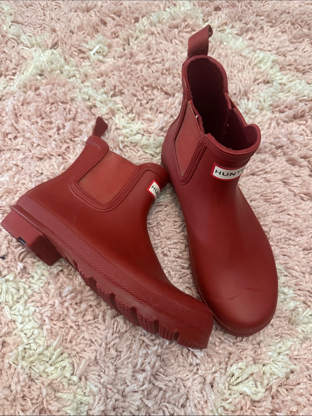 Hunter Women's Original Chelsea Boots in Military Red. - Picture 1 of 5